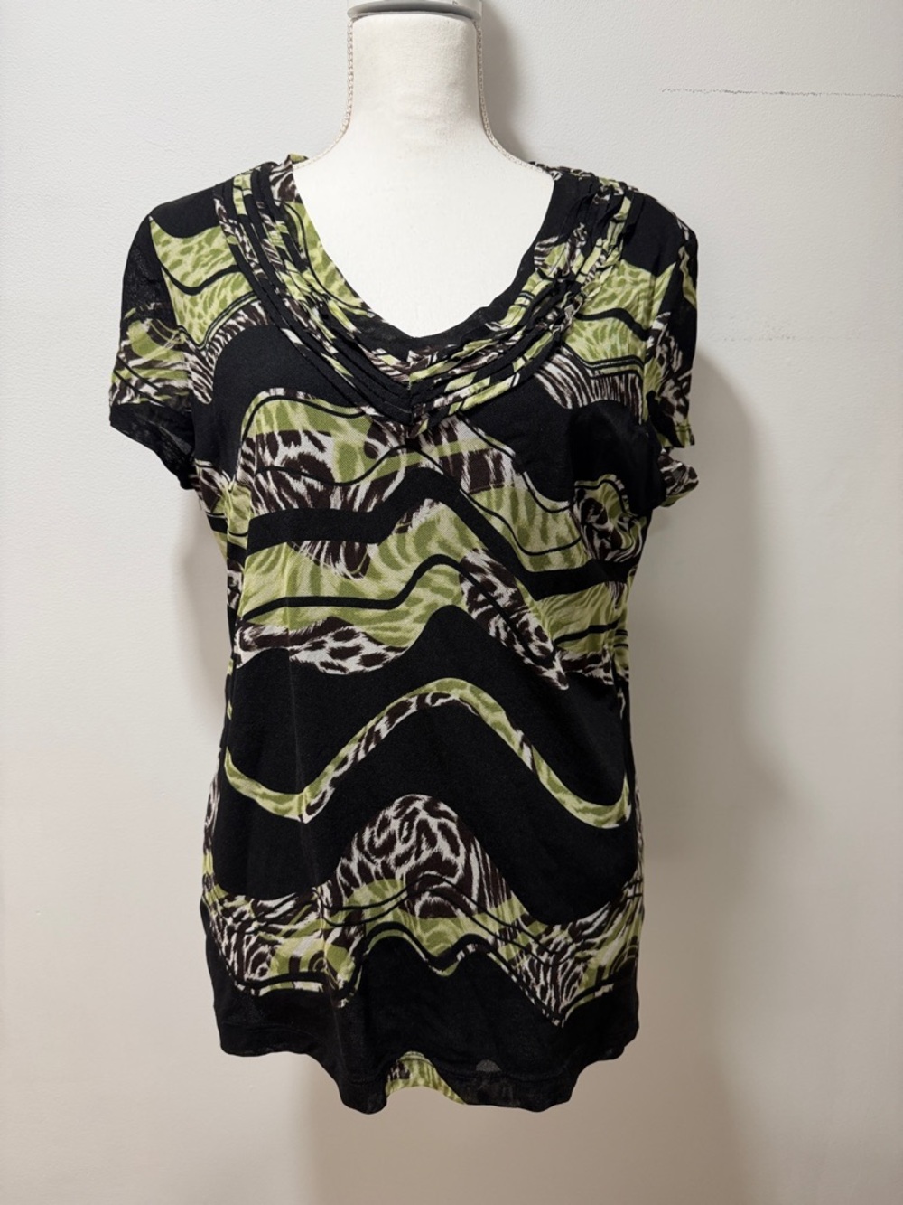 Y2K Womens Animal Print V‎ Neck Tee Blouse Top Retro BRATZ size XL groovy 90s